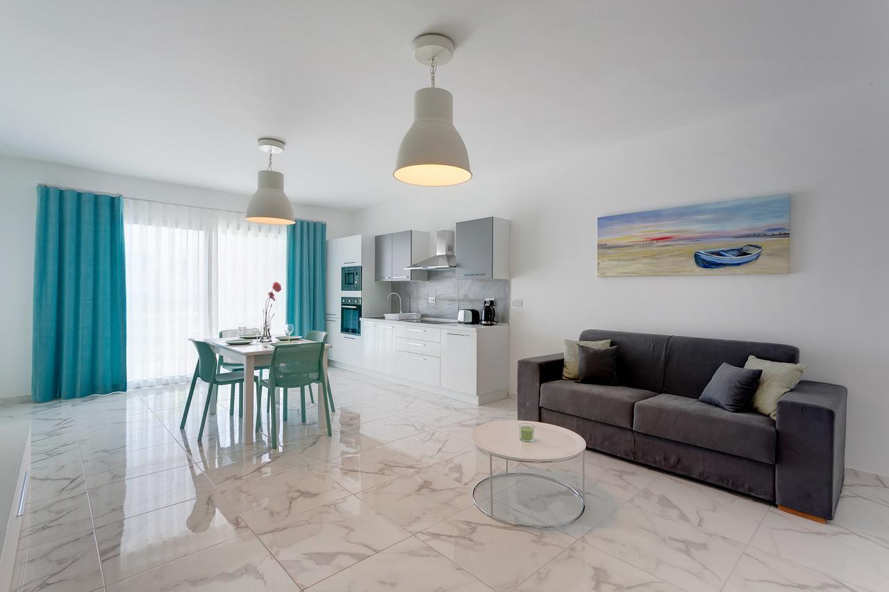 Marvelous 2 Bedroom Apartment By The Sea Qawra Bagian luar foto